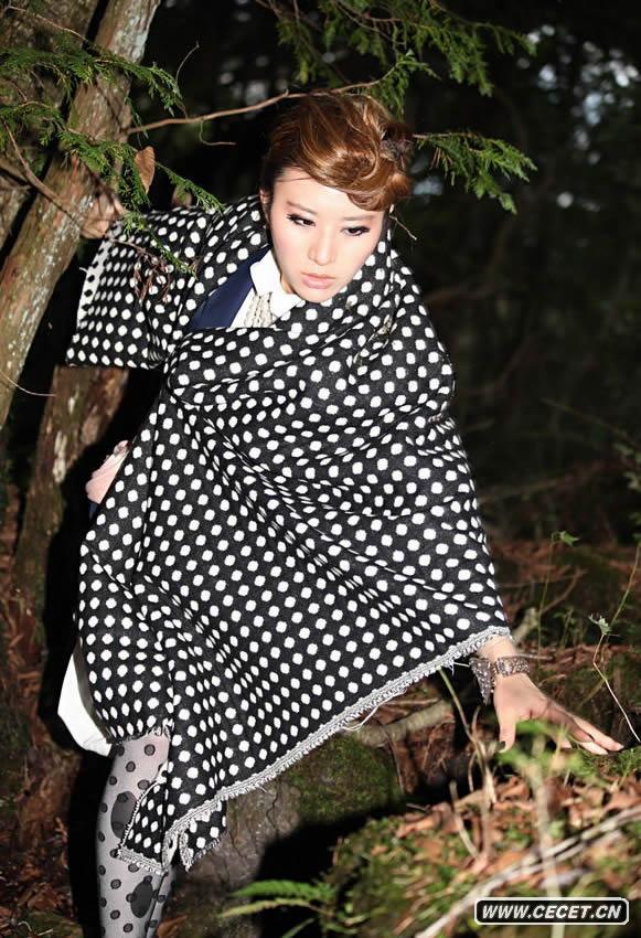 尚雯婕原始森林拍攝寫(xiě)真