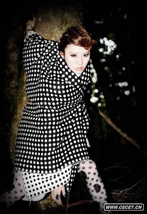 尚雯婕原始森林拍攝寫(xiě)真