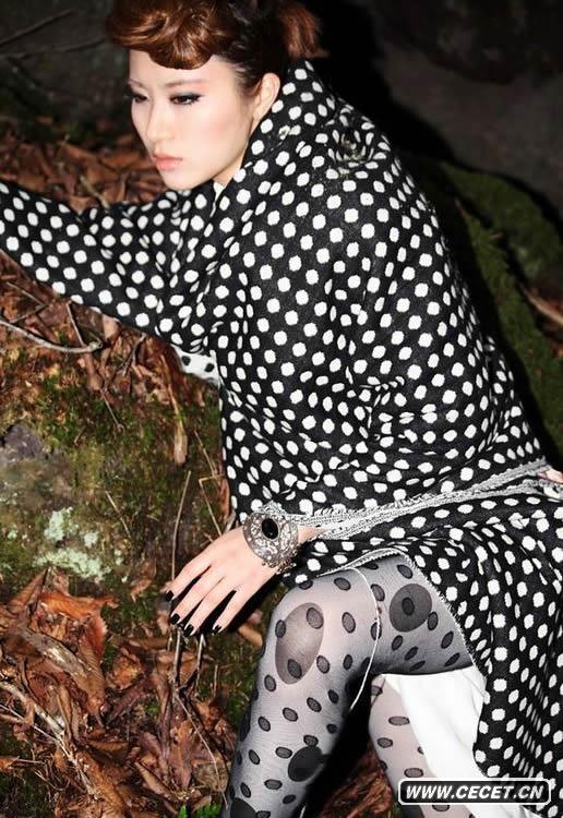 尚雯婕原始森林拍攝寫(xiě)真