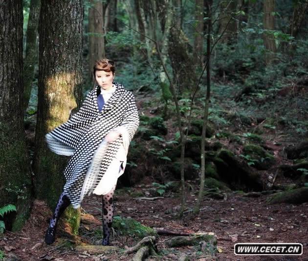 尚雯婕波點(diǎn)褲襪大膽出位