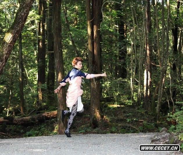 尚雯婕波點(diǎn)褲襪大膽出位