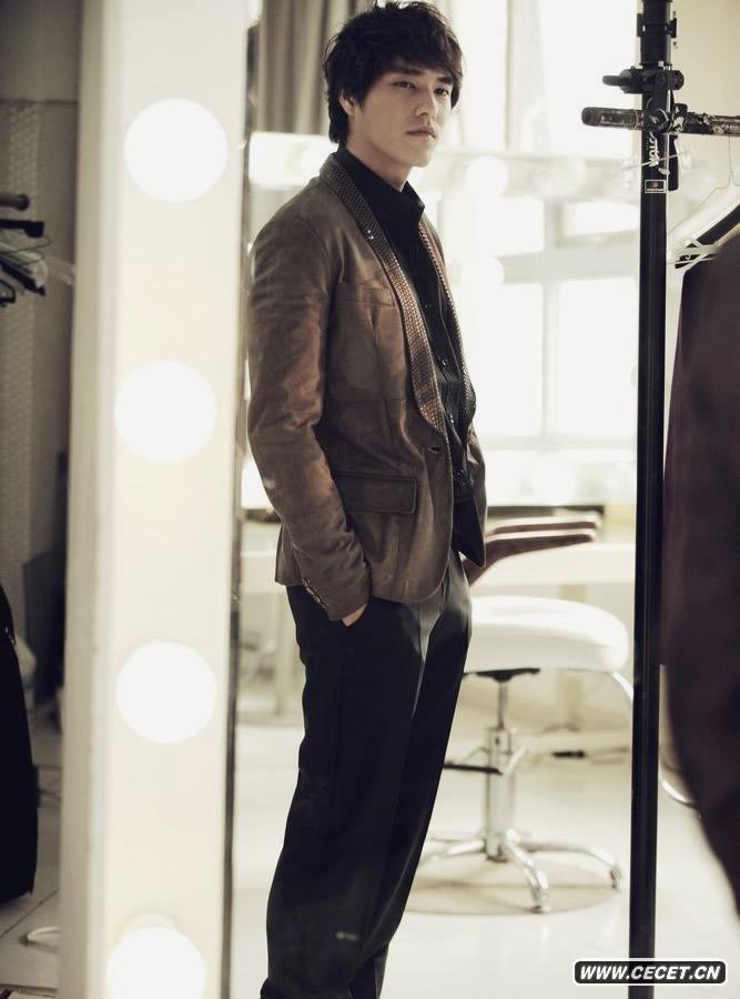 藍正龍絕色寫(xiě)真曝光