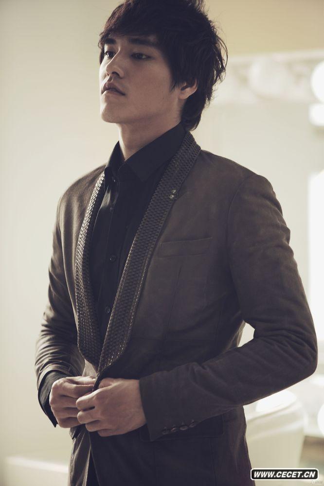 藍正龍絕色寫(xiě)真曝光