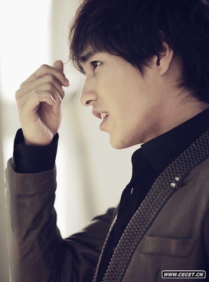 藍正龍絕色寫(xiě)真曝光