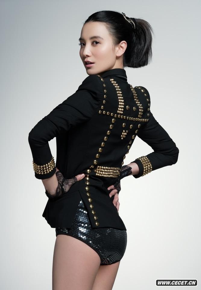 小宋佳新照秀美腿