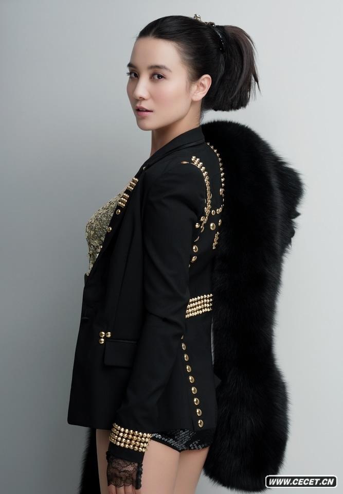 小宋佳新照秀美腿