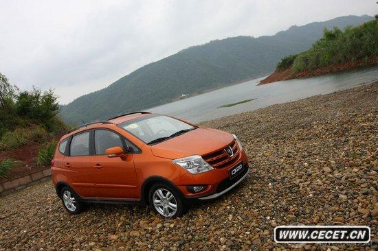 2011款 長(cháng)安CX20 試駕實(shí)拍