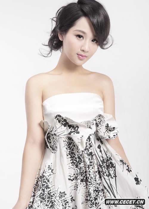 楊紫辦成人禮拍美妝大片