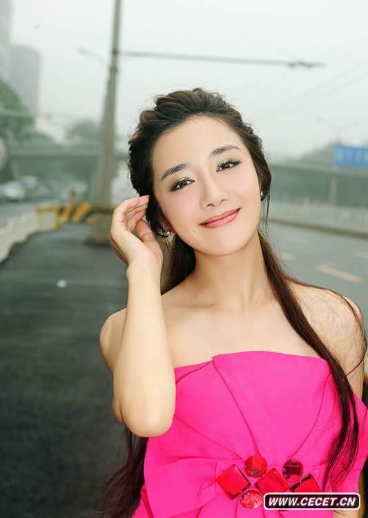 李依曉最新時(shí)尚街拍