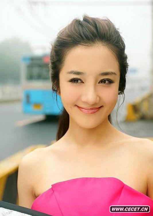 李依曉最新時(shí)尚街拍