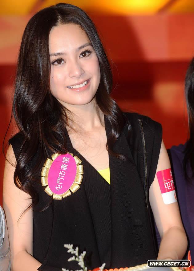 阿嬌《MOVE ON》舉行簽唱會(huì )