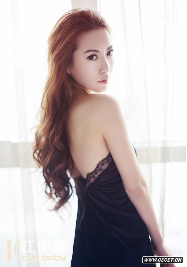 江伊涵曝光浴室寫(xiě)真