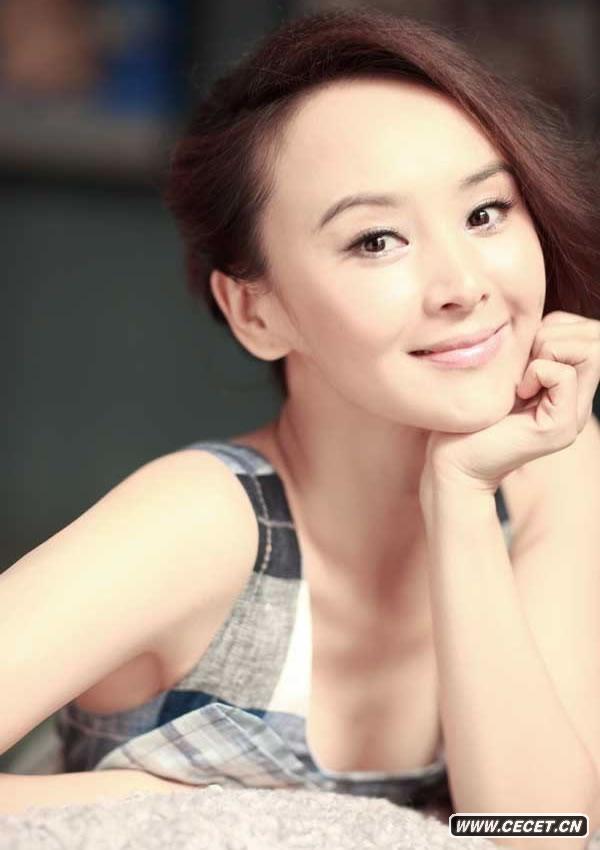 小王晶秋日靚麗寫(xiě)真