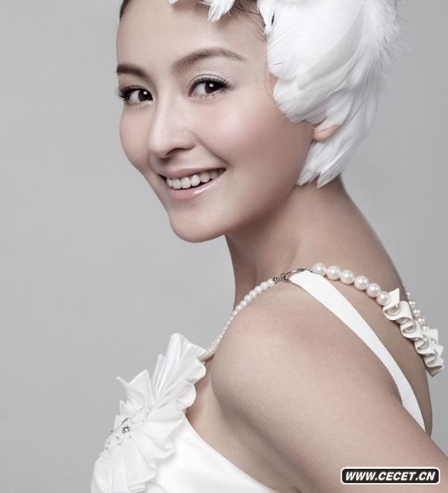 戴嬌倩化身俏皮新娘