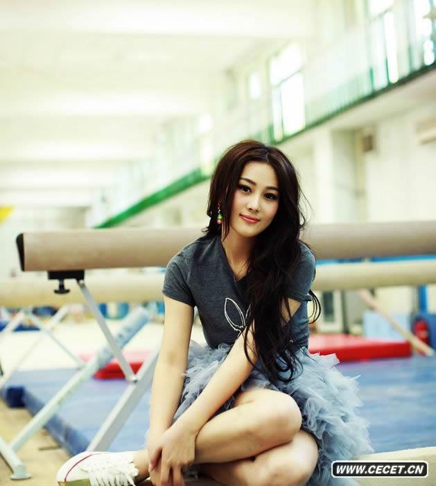 張馨予空靈性感登封面