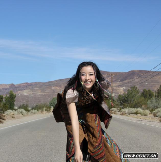 黃小蕾藏式禮服出席中美電影節