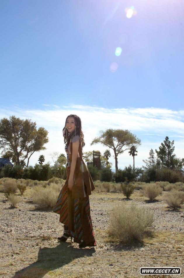 黃小蕾藏式禮服出席中美電影節