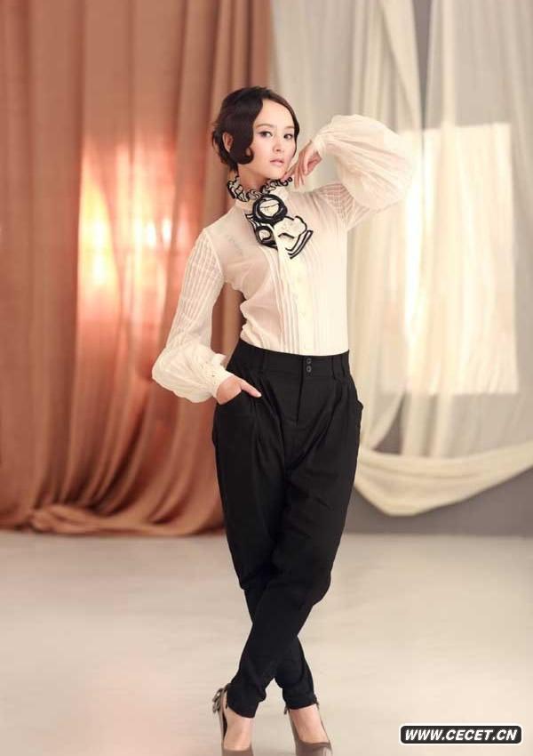 小王晶拍攝時(shí)尚寫(xiě)真