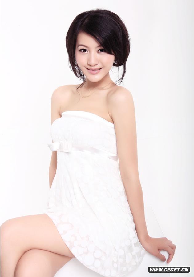 楊渝渝寫(xiě)真難掩性感