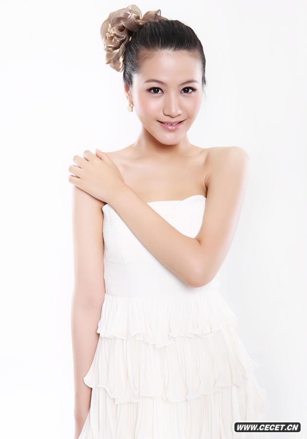 楊渝渝寫(xiě)真難掩性感