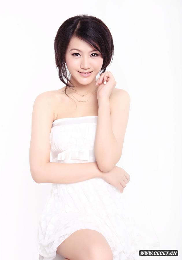 楊渝渝寫(xiě)真難掩性感