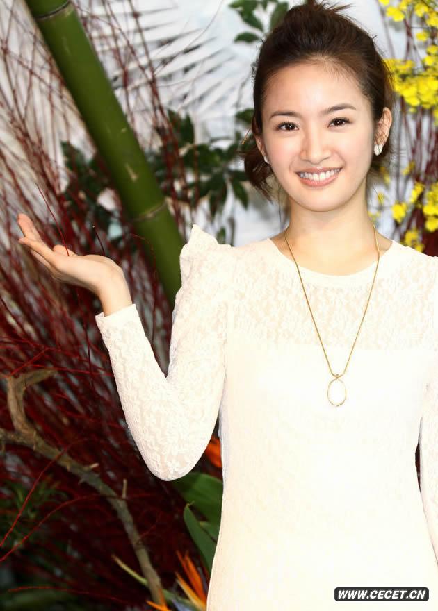 林依晨化身嬌俏花仙子