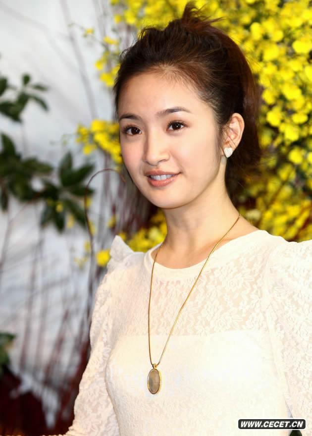 林依晨化身嬌俏花仙子