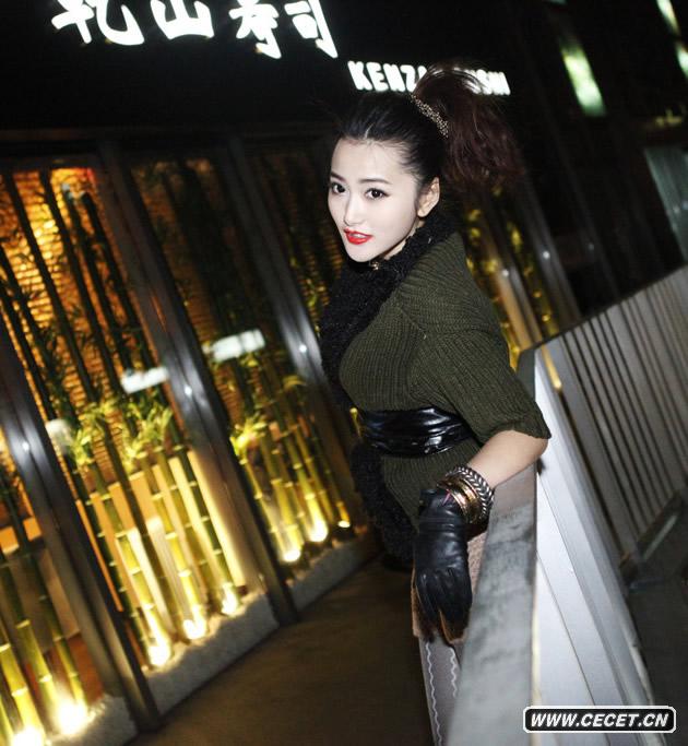 鄭凡變身針織美女