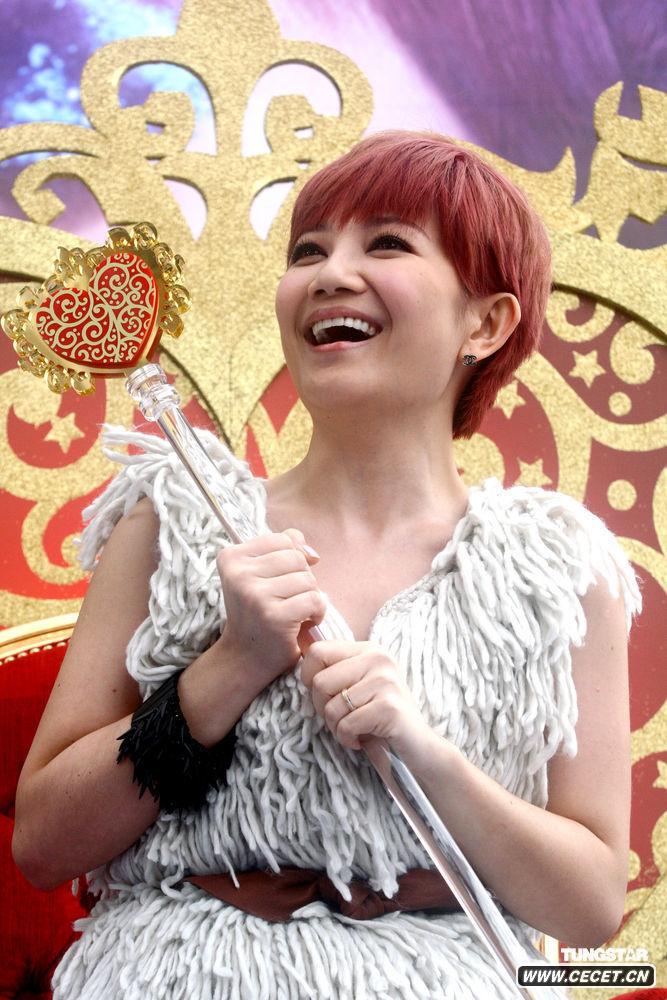 梁靜茹舉辦新歌簽唱會(huì )