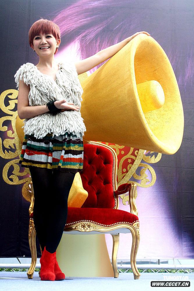 梁靜茹舉辦新歌簽唱會(huì )