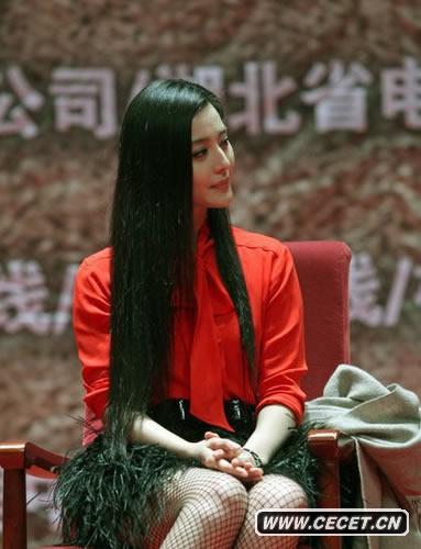 范冰冰穿網(wǎng)襪大秀美腿