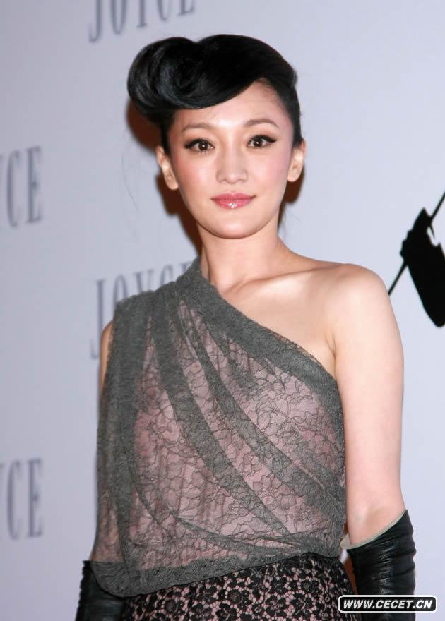 周迅豹紋短裙秀香肩