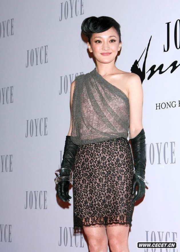 周迅豹紋短裙秀香肩