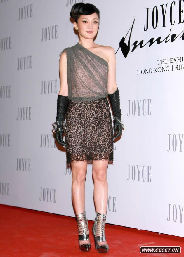 周迅豹紋短裙秀香肩