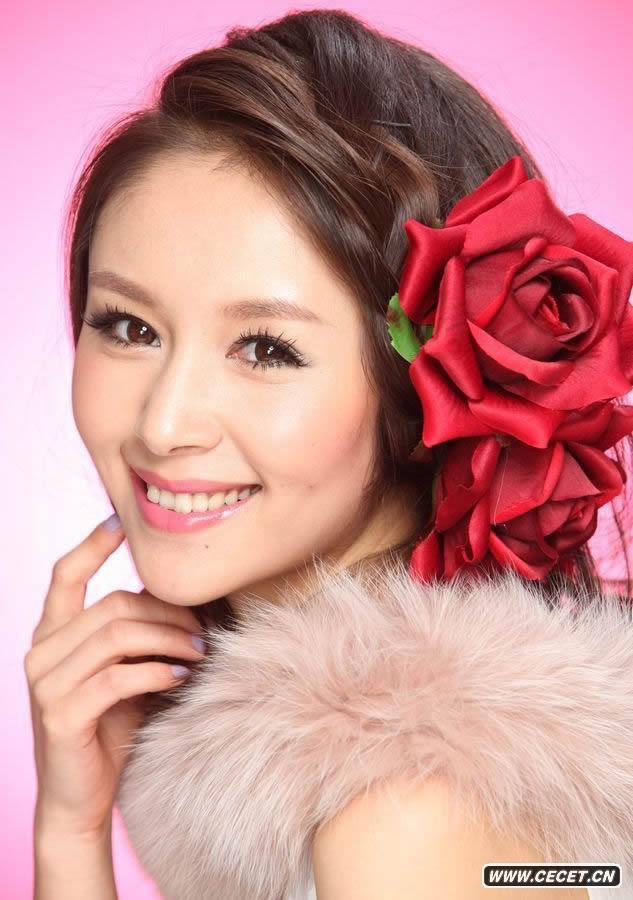 王子文迷人修長(cháng)美腿