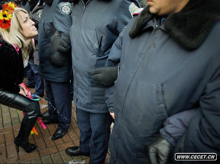 烏克蘭女權團體“撒尿”抗議