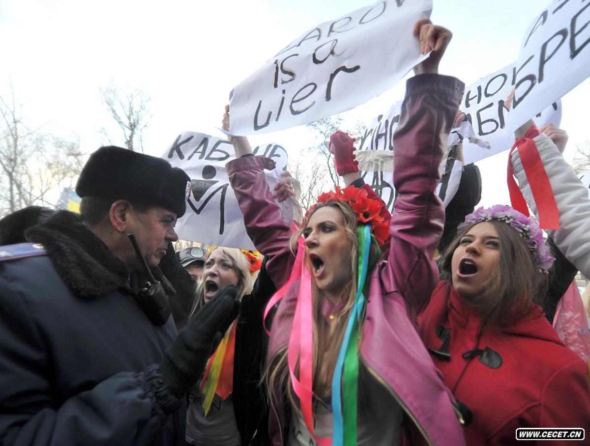 烏克蘭女權團體“撒尿”抗議