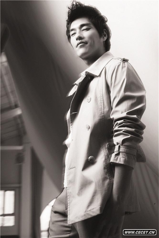 藍正龍寫(xiě)真顯男人本色