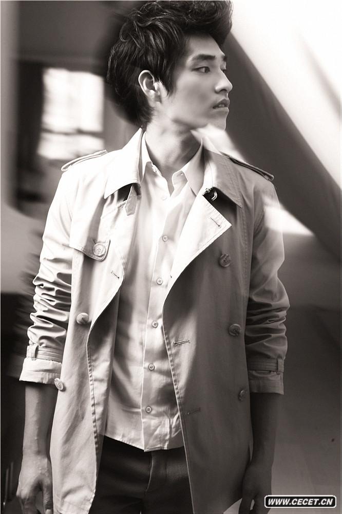 藍正龍寫(xiě)真顯男人本色