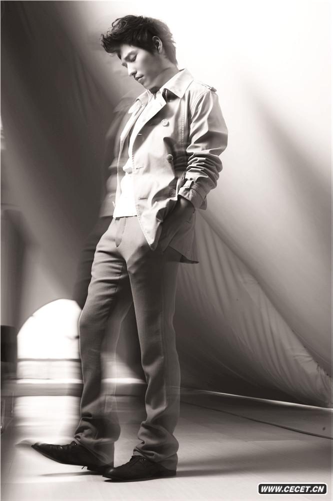 藍正龍寫(xiě)真顯男人本色