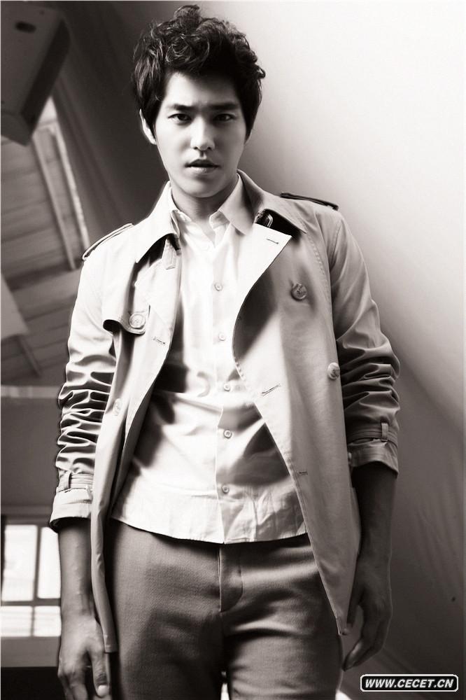 藍正龍寫(xiě)真顯男人本色