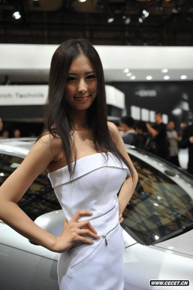 獸獸翟凌車(chē)展靚照