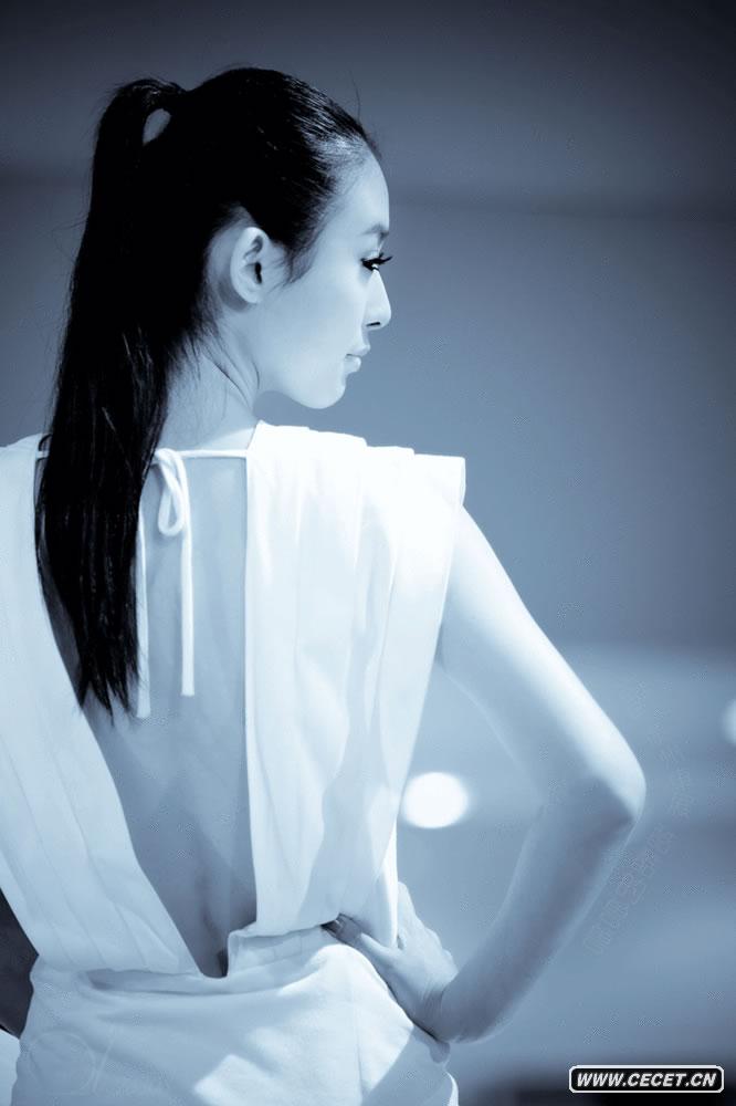 獸獸翟凌車(chē)展靚照