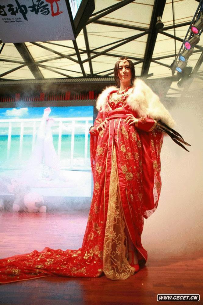 獸獸翟凌車(chē)展靚照