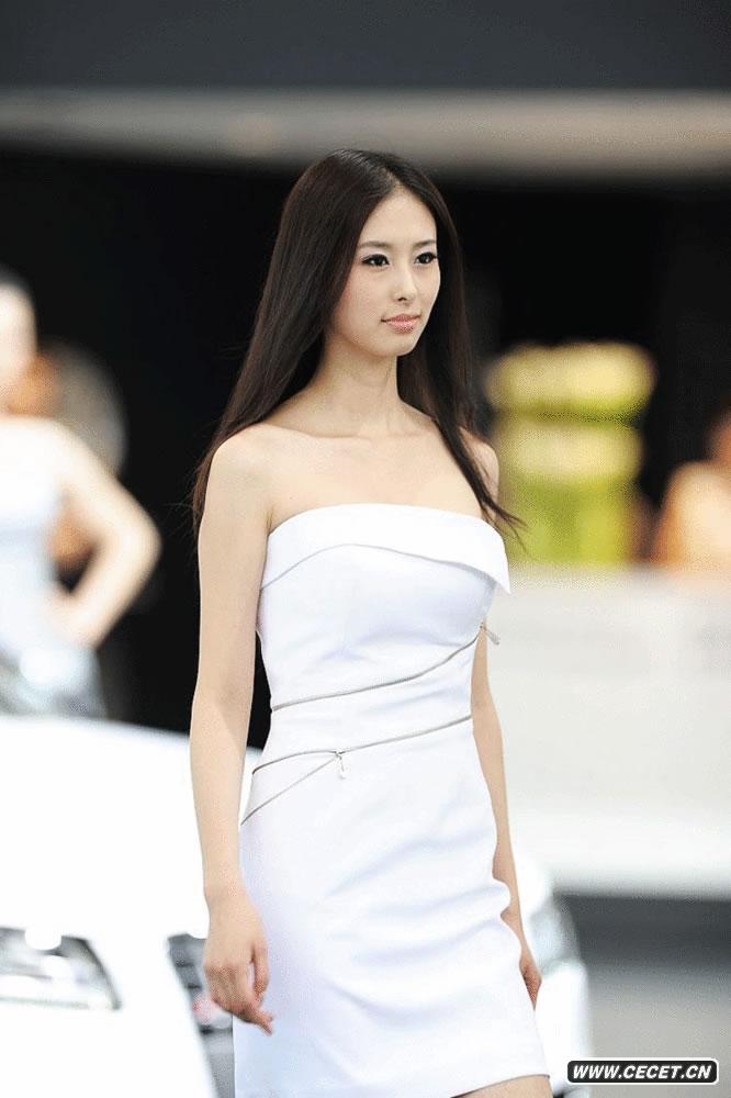 獸獸翟凌車(chē)展靚照