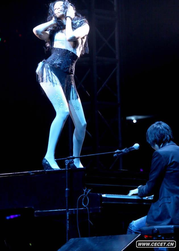 莫文蔚透視裝大秀身材