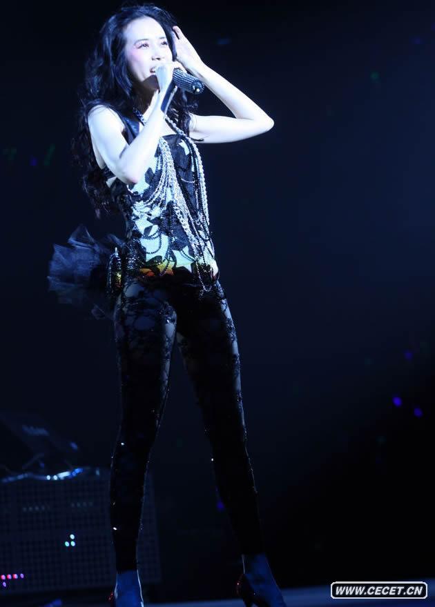 莫文蔚透視裝大秀身材