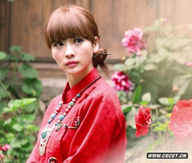 柳巖麗江演繹小城故事