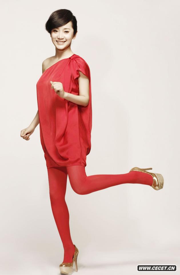 陶飛霏拍攝圣誕紅妝大片