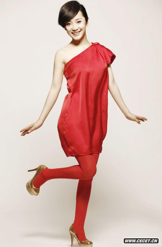 陶飛霏拍攝圣誕紅妝大片